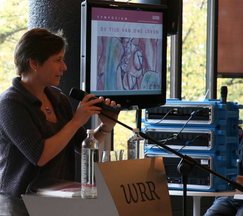 Dr. Wendy Asbeek Brusse presenteert de bundel de Tijd van ons leven